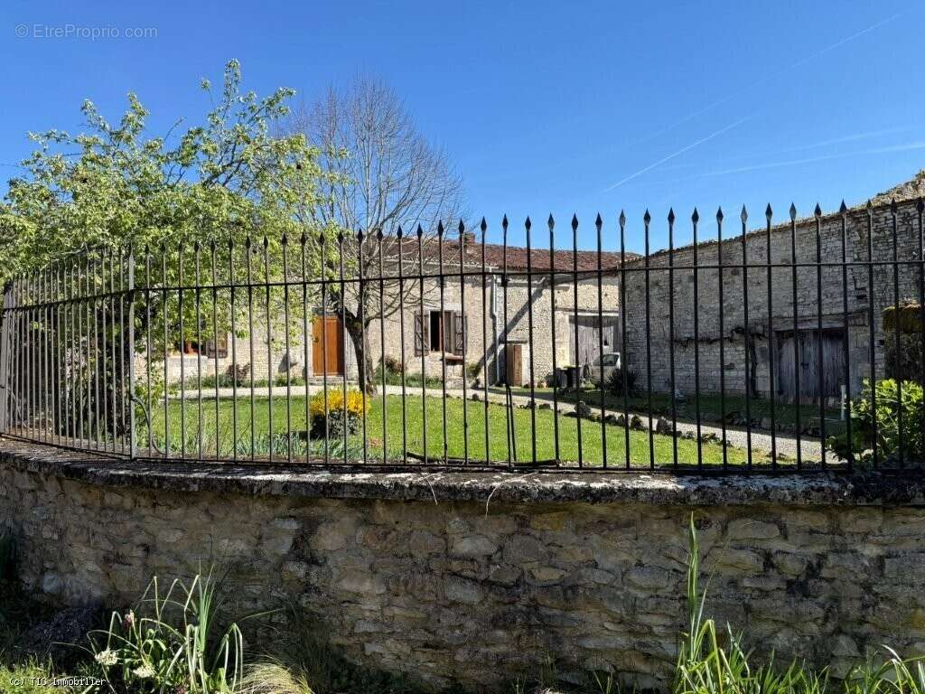 Maison à MANSLE