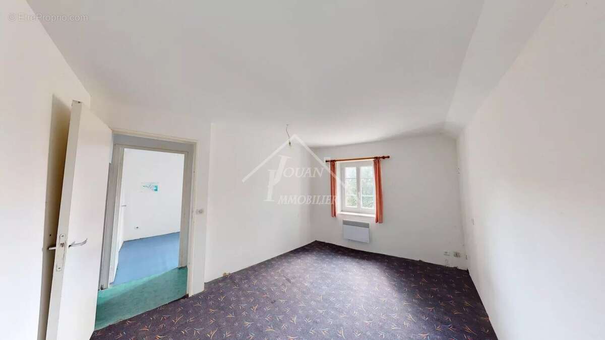 Maison à BELLENAVES