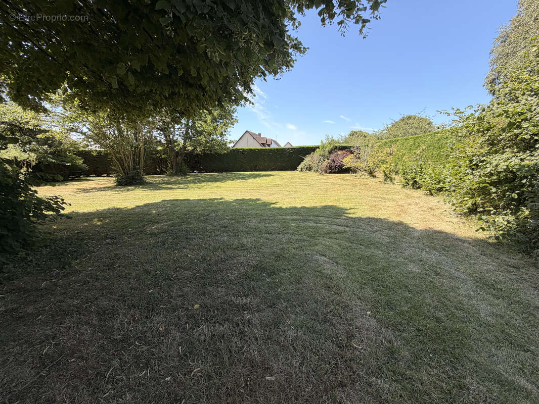 À Tully, Maison de 147m2 à vendre 260000 € - photo 3