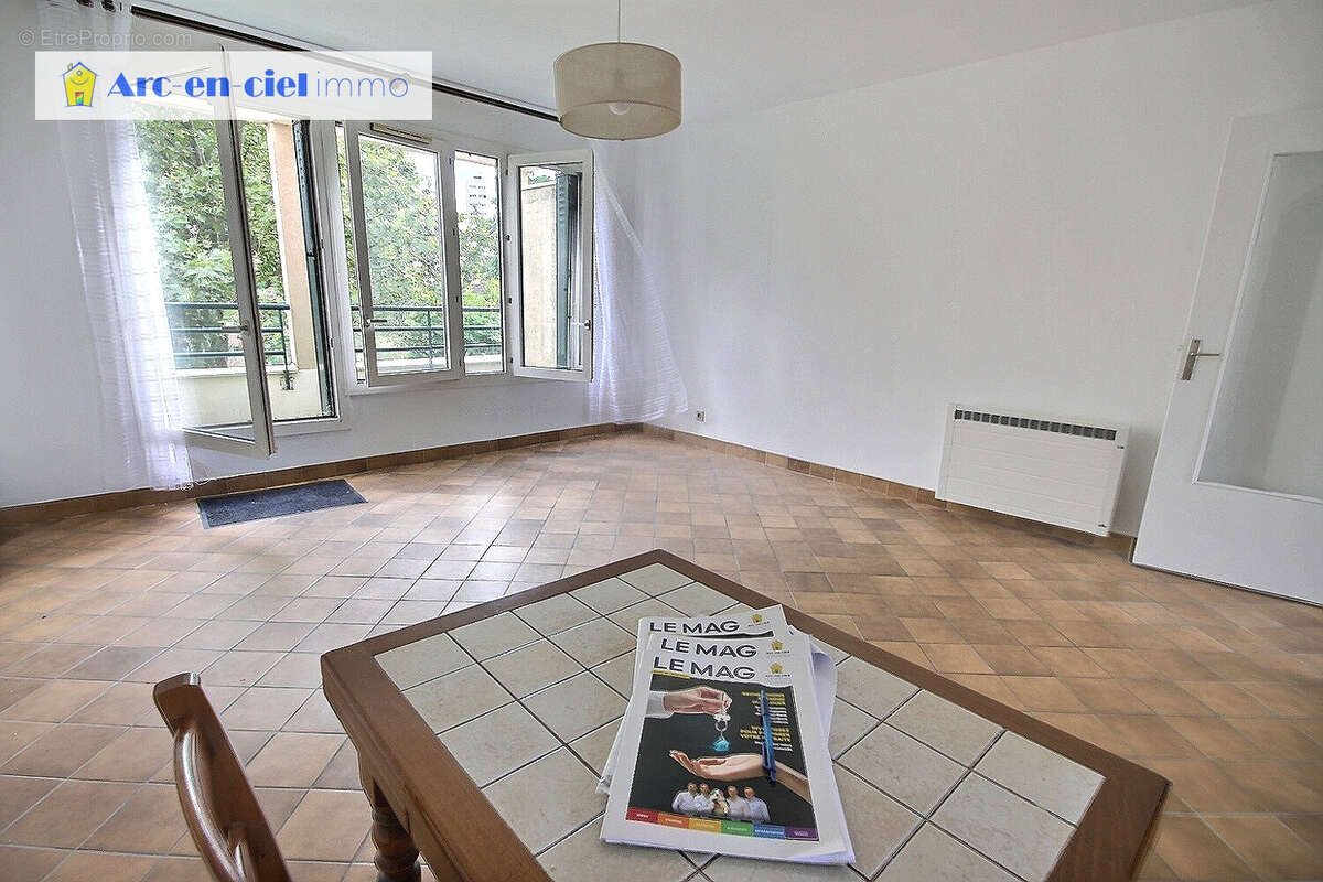 A Bagnolet limite Montreuil Duplex 3 pièces 2 terrasses - photo 4