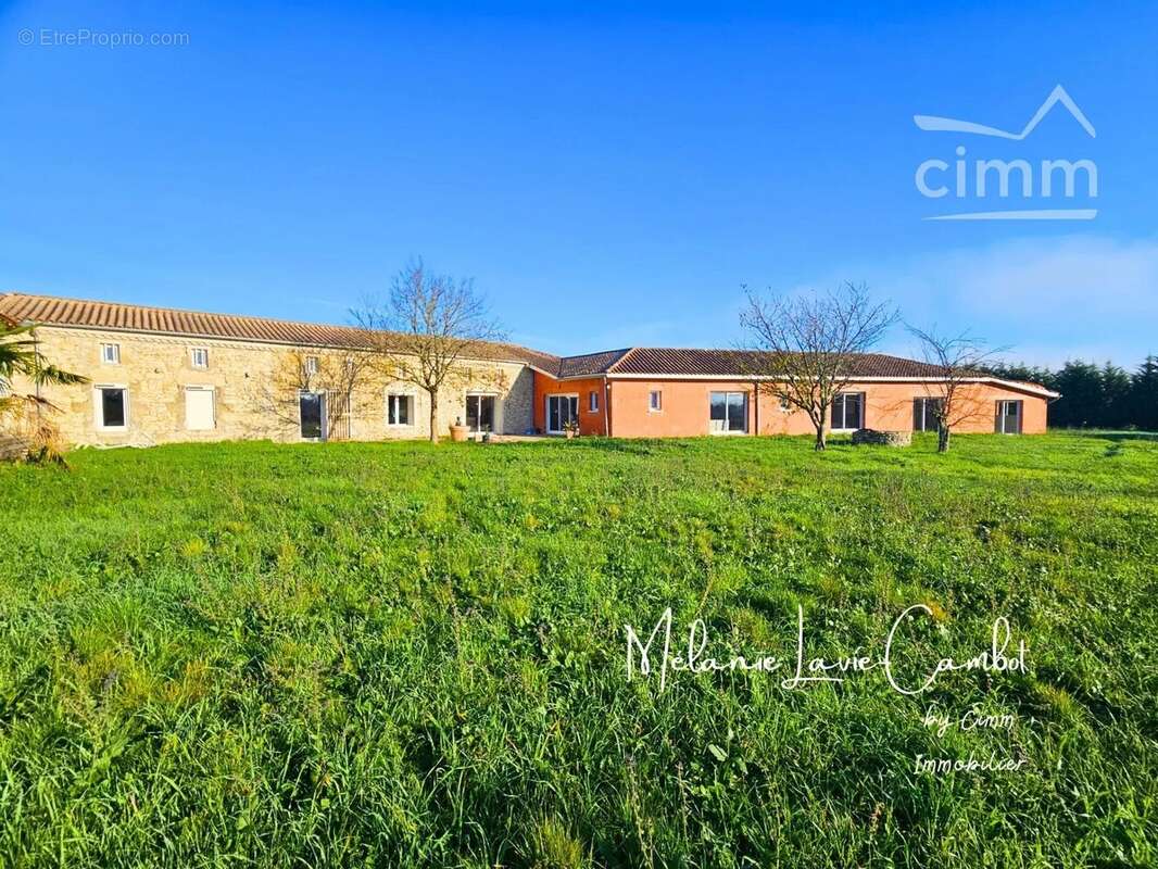 Maison à SAINT-CHRISTOLY-DE-BLAYE