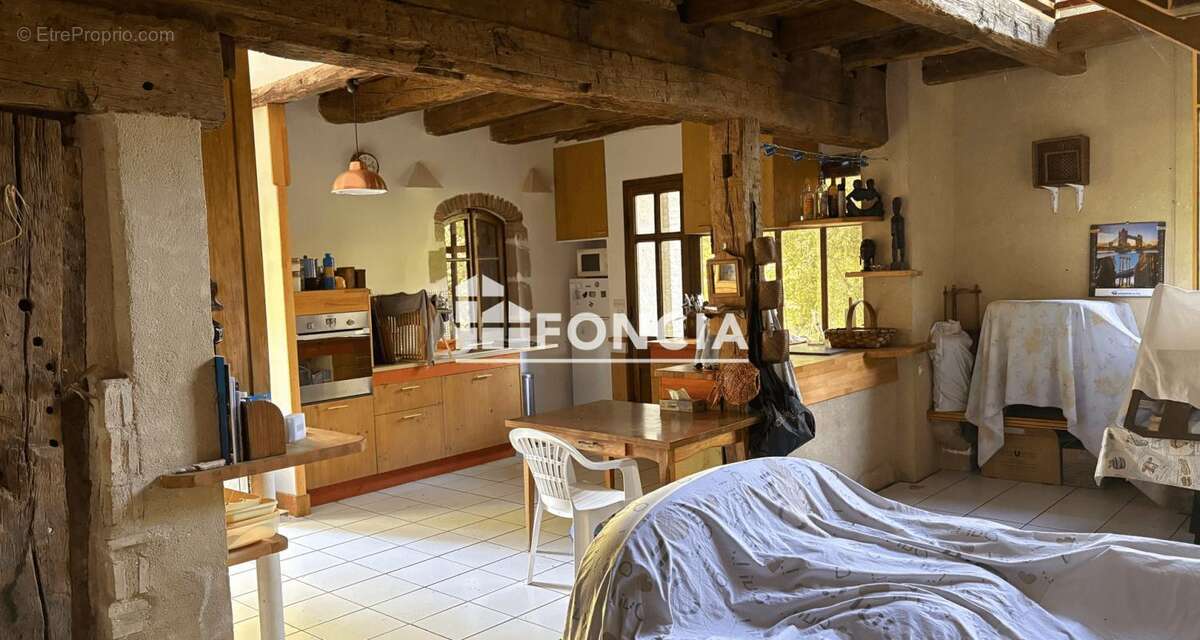 Maison authentique de 4 chambres avec terrain piscinable au calme absolu - photo 3