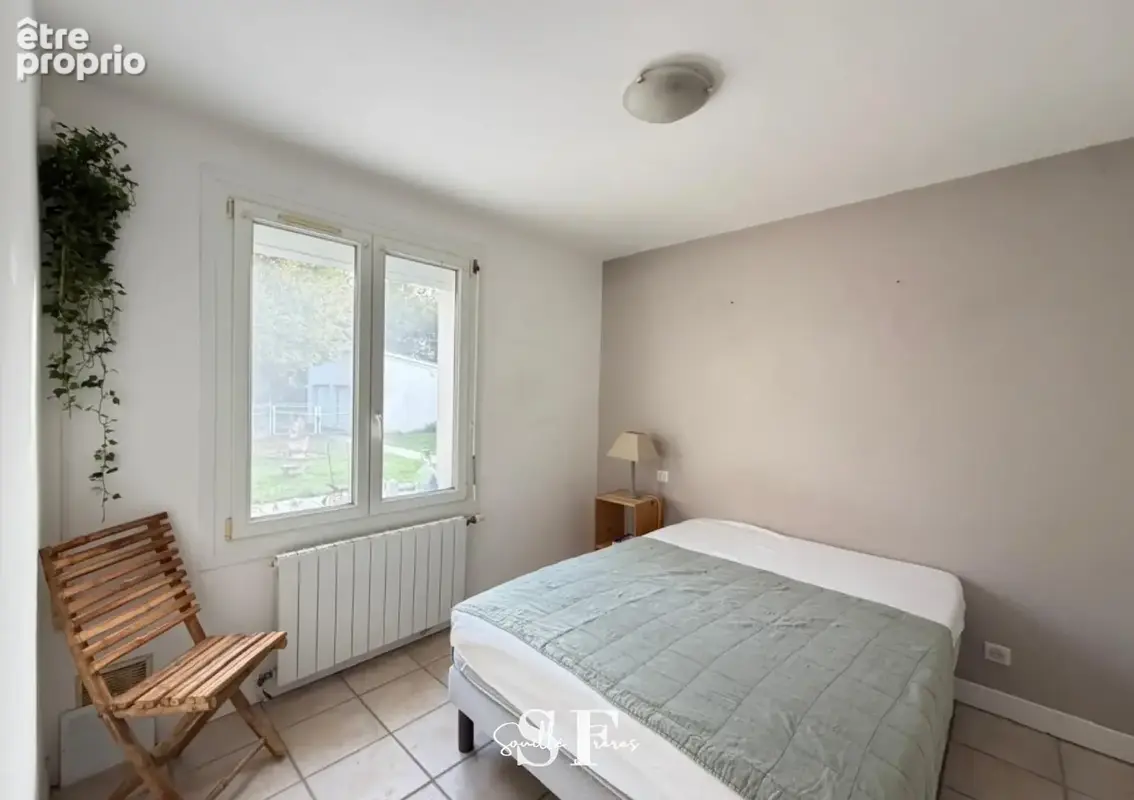Brax - villa de plain pied avec double garage - dependance - terrain clos. - photo 5