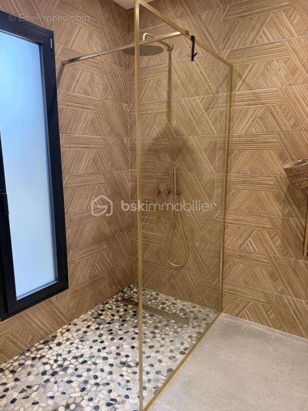 Maison à SAINT-DONAT-SUR-L'HERBASSE