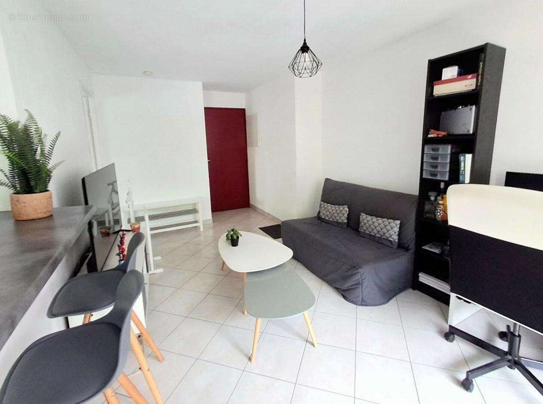 T2 avec balcon, parking privatif et piscine - À 5 mn du Campus - photo 3