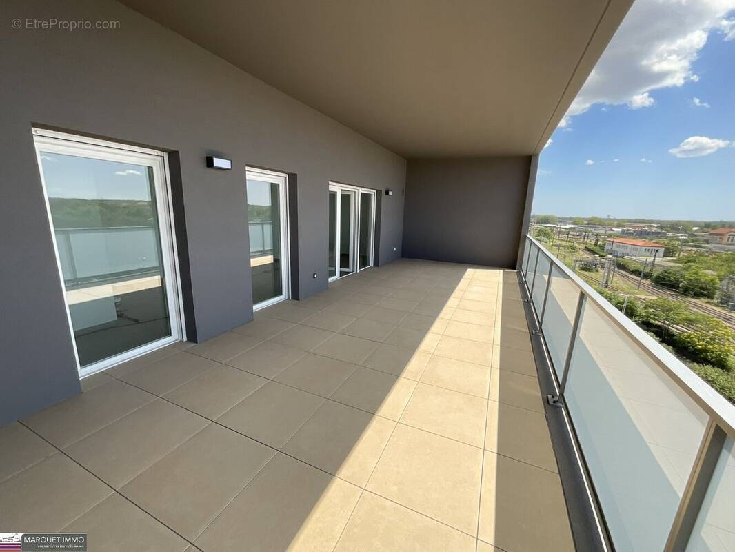 APT T3 offrant 64 m² avec terrasse 34 m² et parking privatif au 7° et dernier étage avec ascenseur... - photo 4