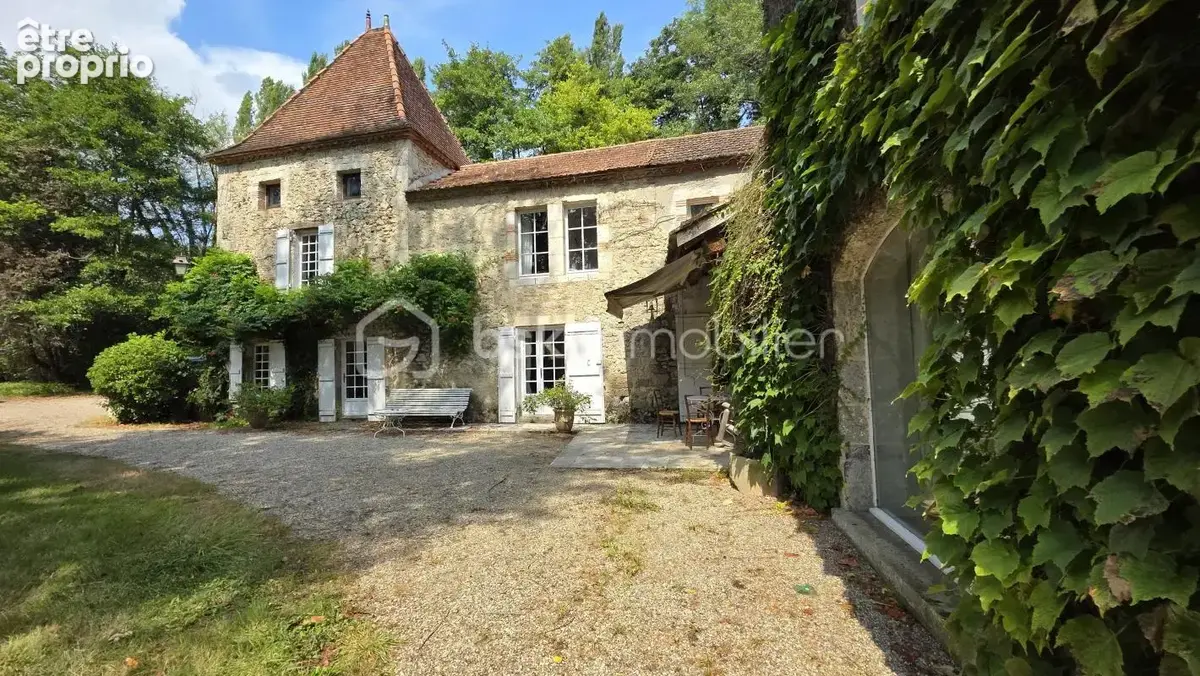 Moulin et dependances -jardin de 4 hectares - photo 4