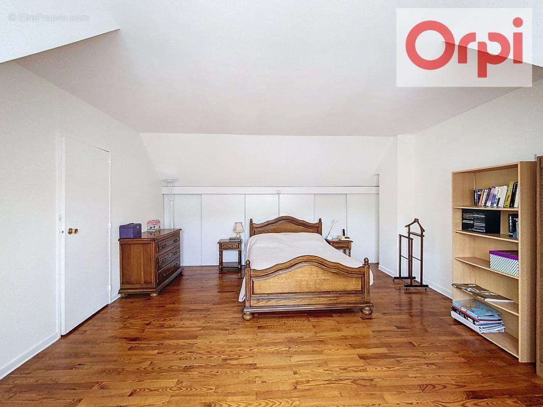 Maison à LE MESNIL-SAINT-DENIS