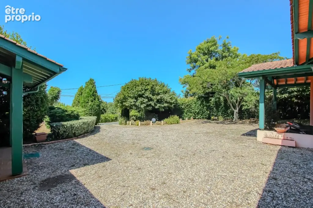 Arcangues - vue montagnes tres belle maison de plain pied  a rafraichir piscine - terrasse ? jardin ? garages - photo 12