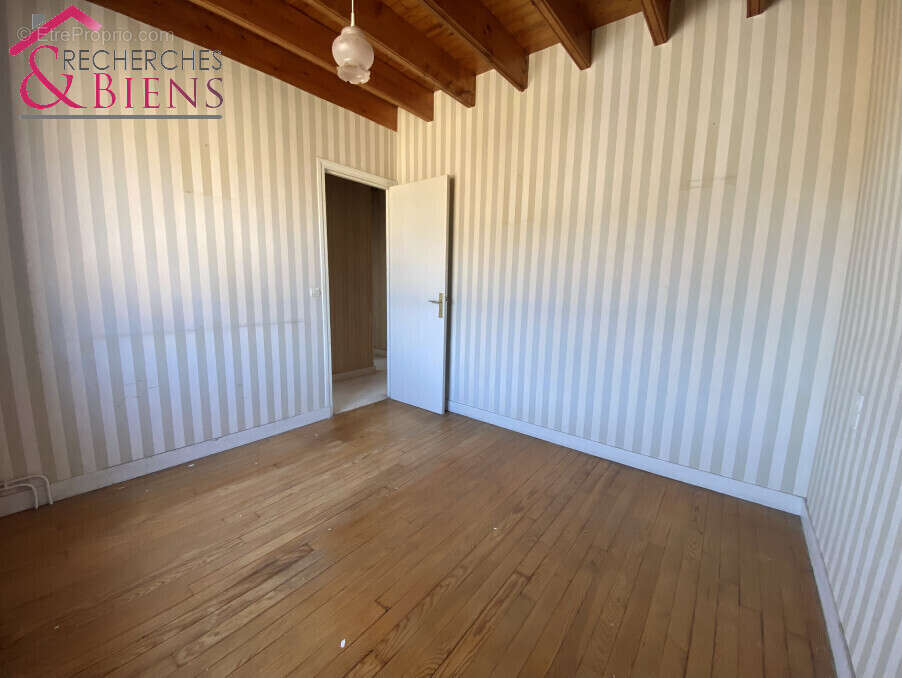 Maison à SAINT-VAAST-LA-HOUGUE