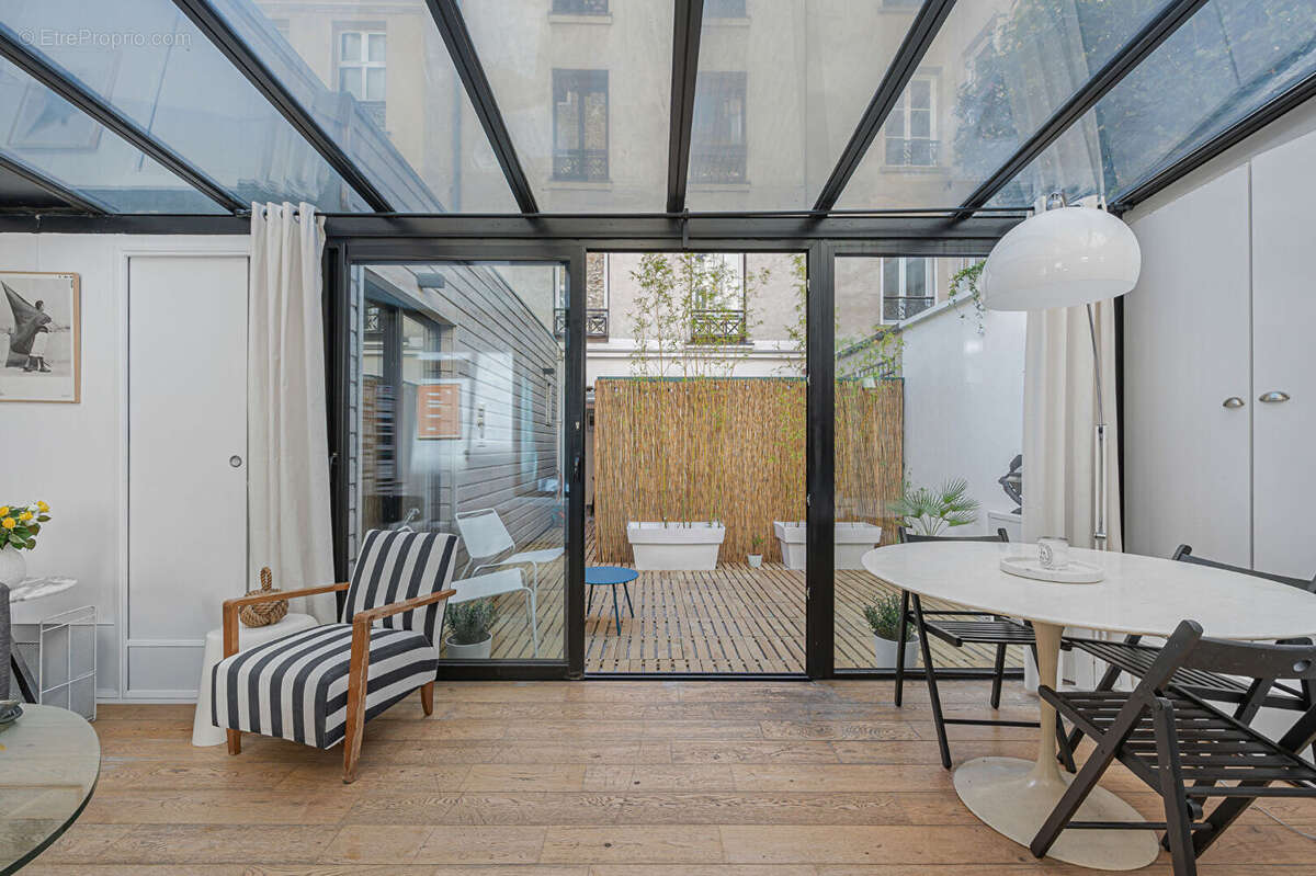 Appartement à PARIS-14E