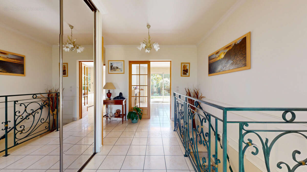 Maison à SAINTE-GENEVIEVE-DES-BOIS