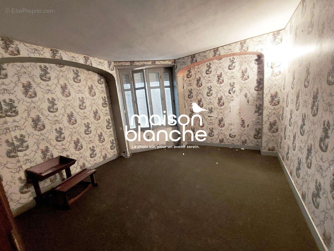 Maison à SAINT-GERMAIN-DE-LONGUE-CHAUME