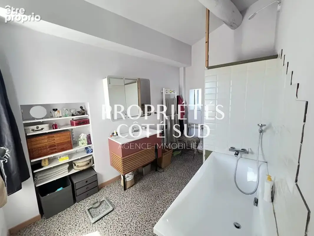 Pujaut – maison de village de charme 138 m² – belle rénovation – photovoltaïque– climatisation - photo 12