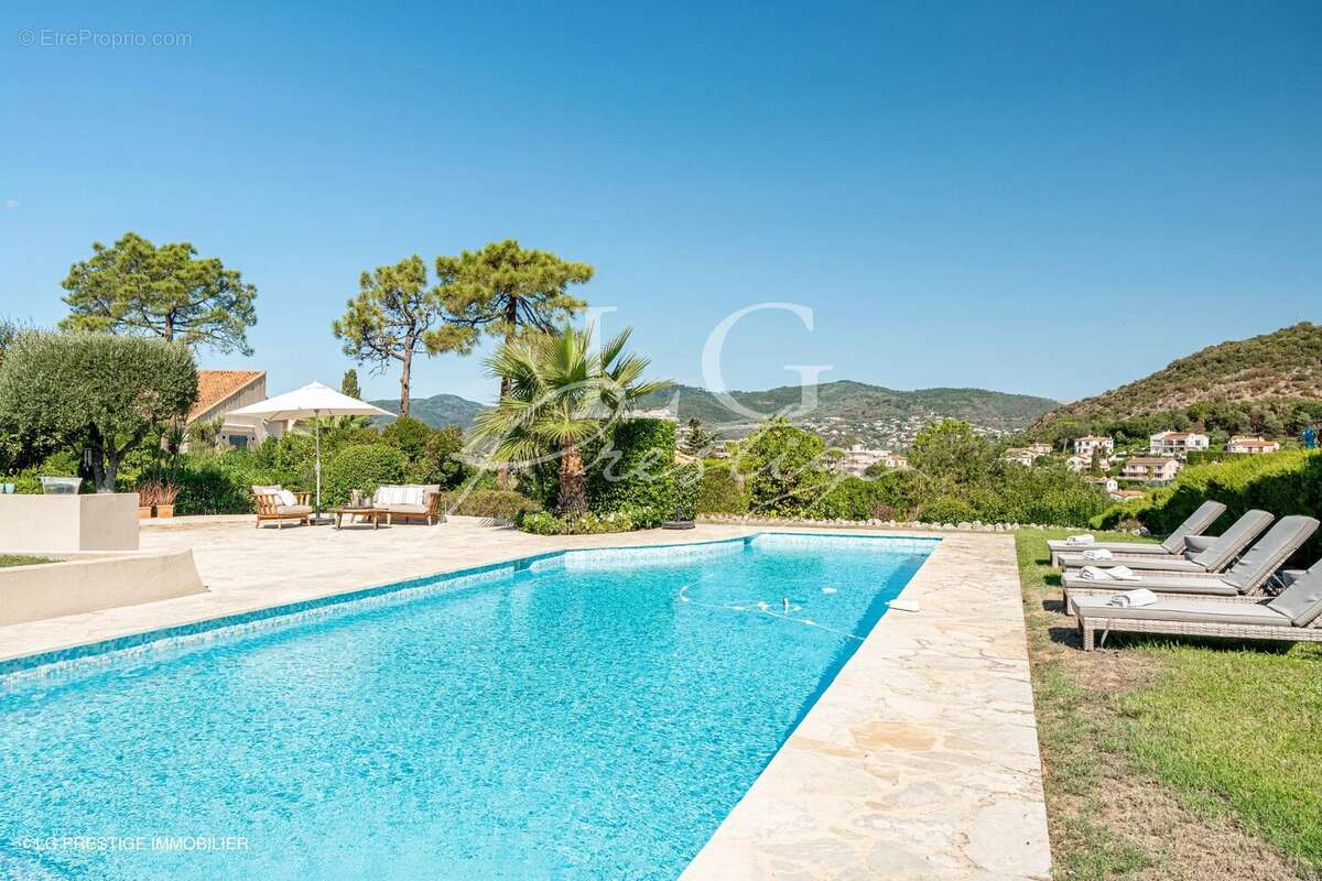 Maison à MANDELIEU-LA-NAPOULE