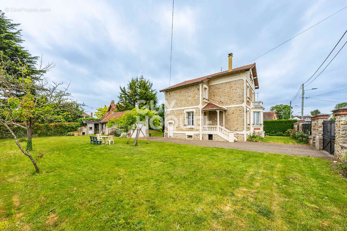 Maison à GRETZ-ARMAINVILLIERS