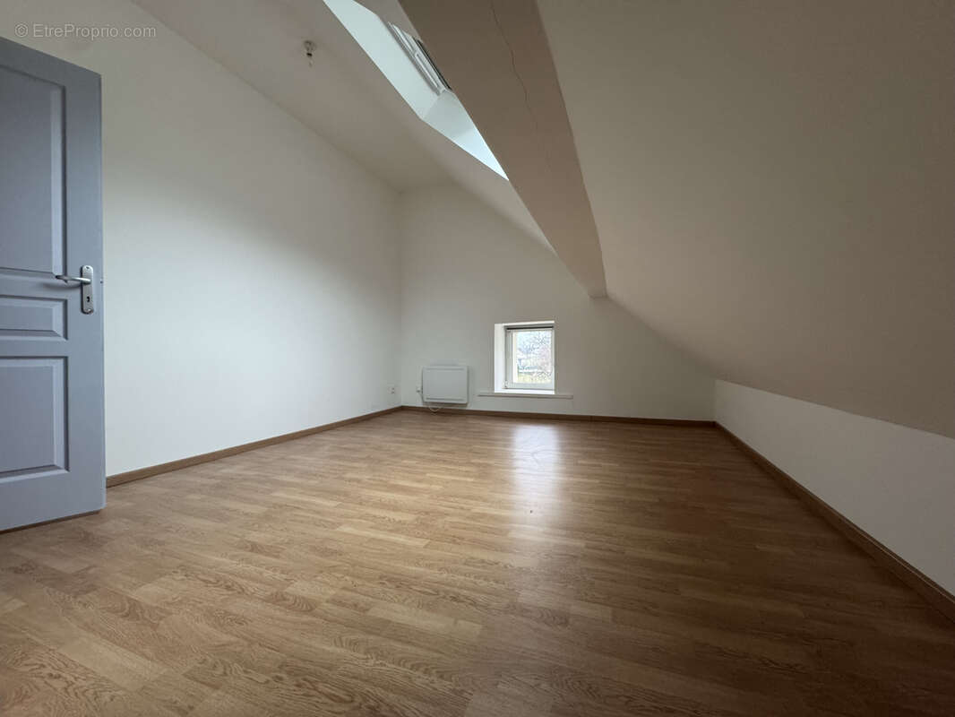 Appartement à EVETTE-SALBERT