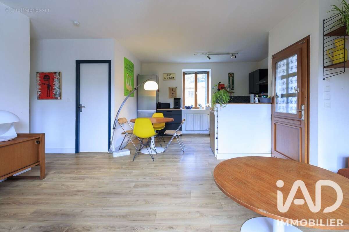Photo 5 - Appartement à SAINT-GENIS-LES-OLLIERES