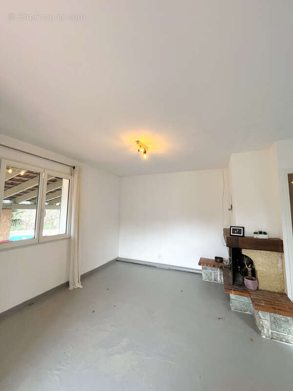 Maison à CHATEAUNEUF-LE-ROUGE