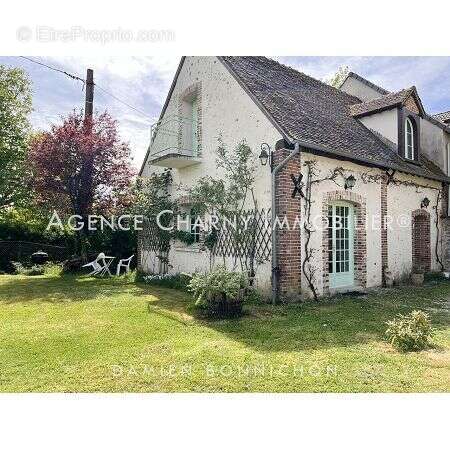 Maison à MONTCORBON