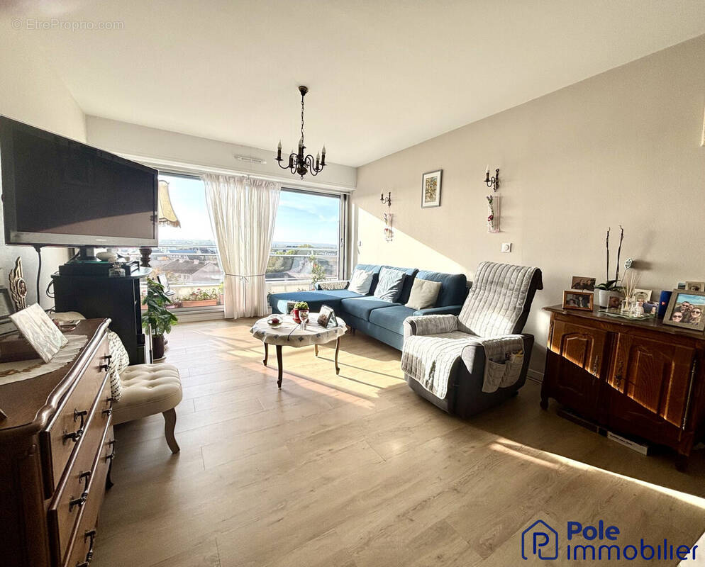 CAEN RIVE GAUCHE- PIECE DE VIE AVEC BALCON SUD  - Appartement à CAEN