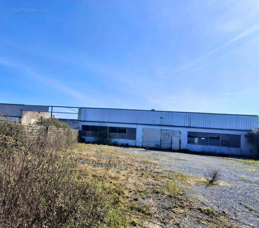 Parking à LOUISFERT