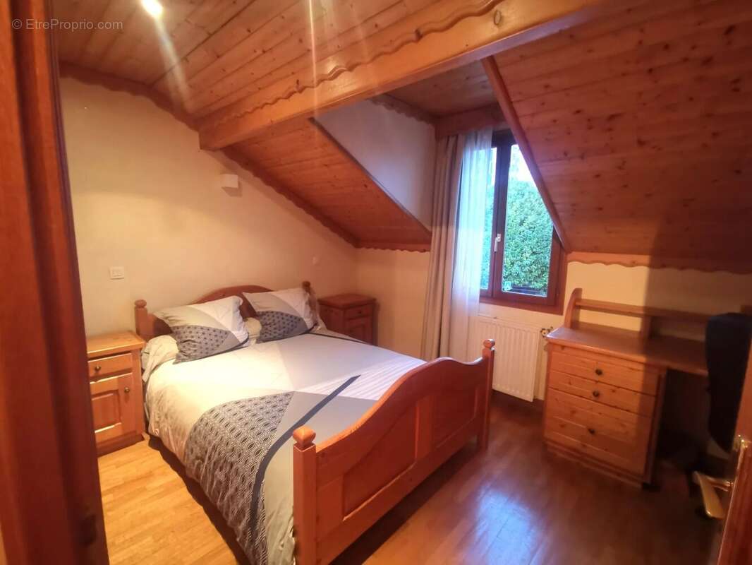 94400 vitry maison 7 pieces 170 m² sur un terrain de 422 m² et un jardin de 300 m² - photo 3