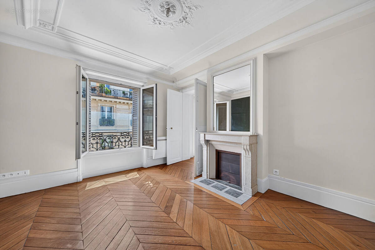 Appartement à PARIS-10E