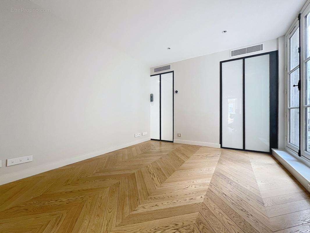 Appartement à PARIS-8E