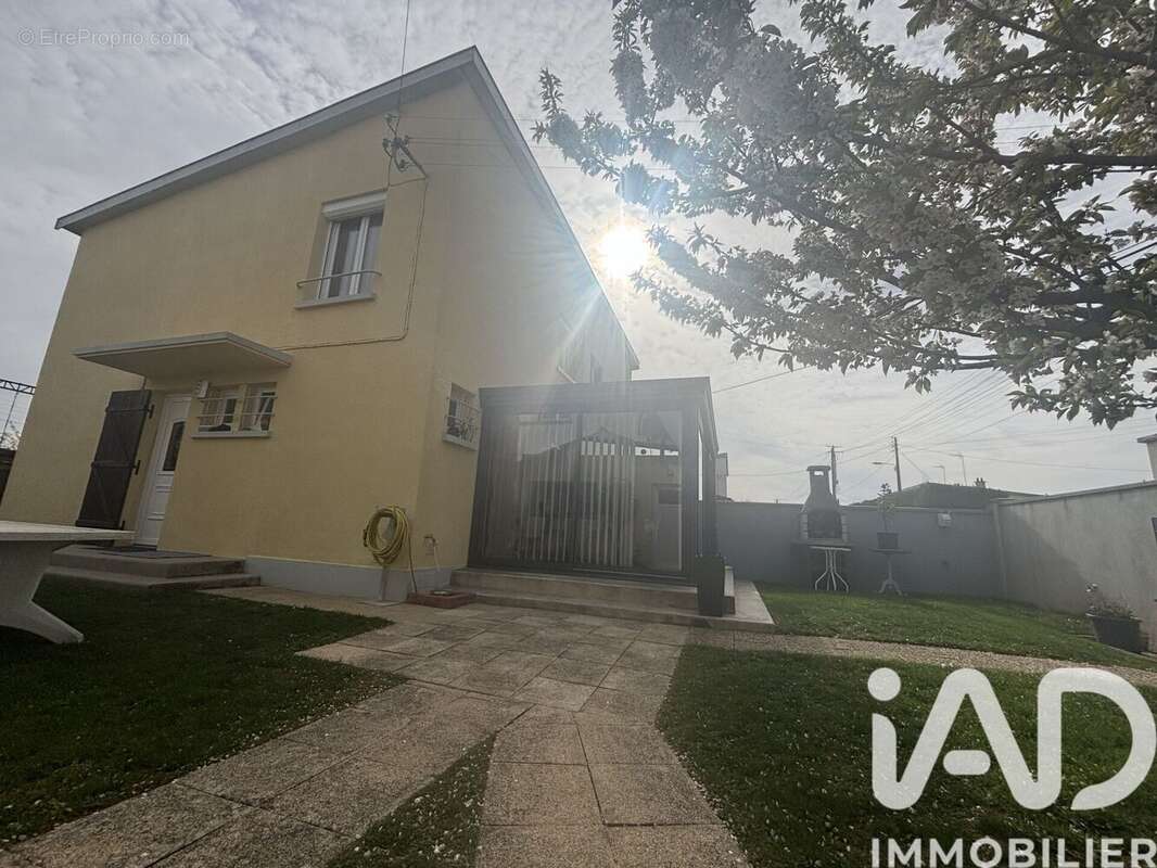 Photo 3 - Maison à SAINT-JULIEN-LES-VILLAS