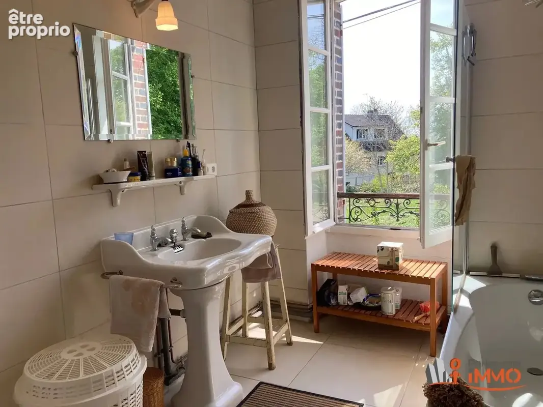 Beaucoup de charme pour cette maison bourgeoise rénovée. - photo 20