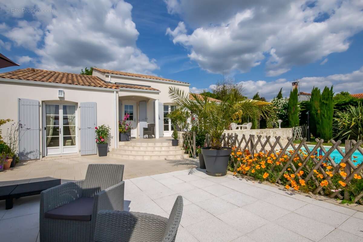 Breuillet – villa avec piscine et vue panoramique sur la campagne - photo 7