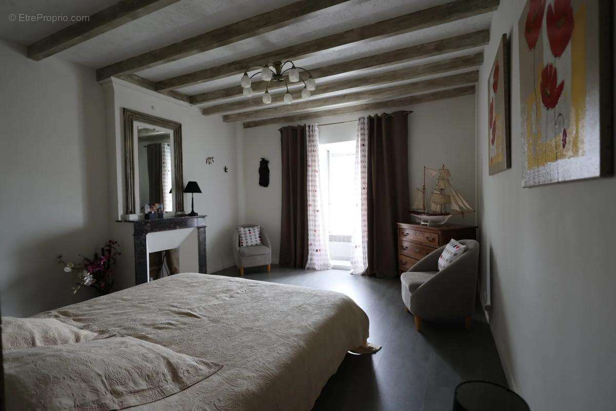 Maison à CHENAC-SAINT-SEURIN-D&#039;UZET