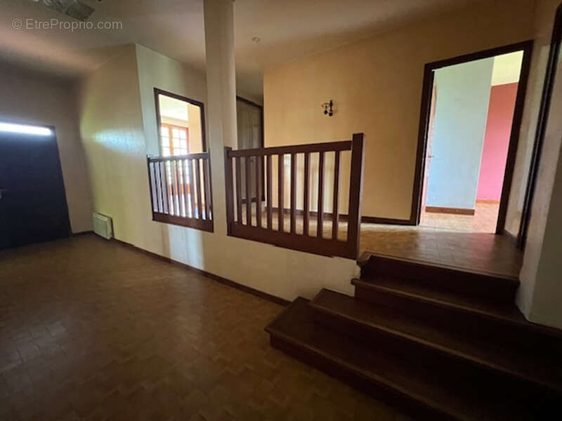 Aiguillon - Maison sur sous-sol des années 80 spacieuse - photo 10