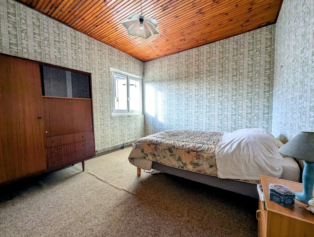 Chambre 2 - Maison à LAMOTHE-LANDERRON