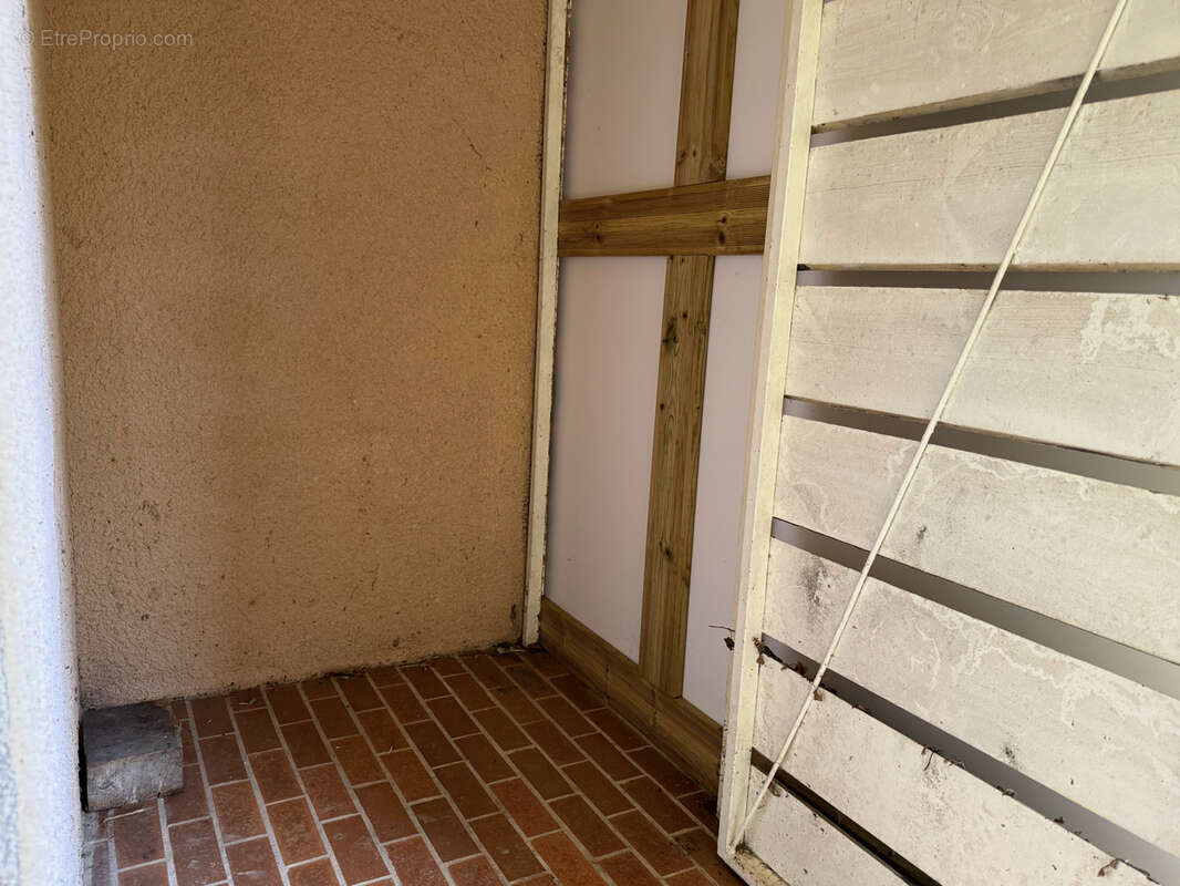 Auv 1222 : Maison de 1979, Pionsat à distance de marche, quartier arboré - photo 27