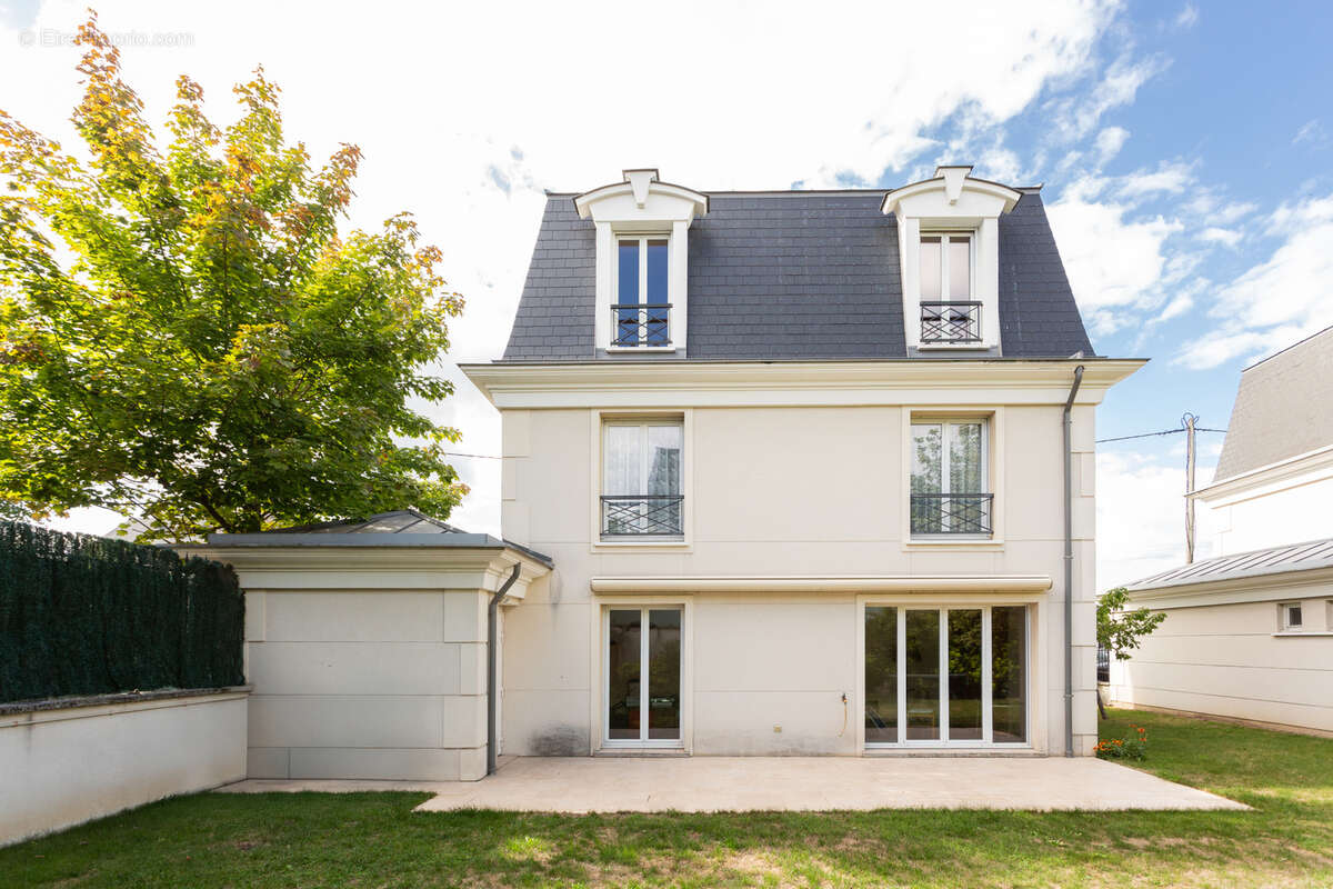 Maison à SARTROUVILLE