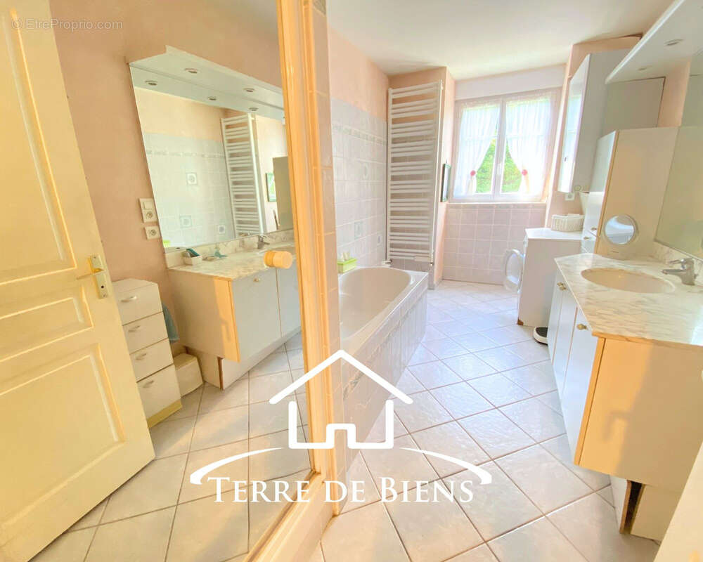 Appartement de standing de 165 m2 - Séjour 67 m2, 3 chambres  et terrasses de 17m2 - photo 12