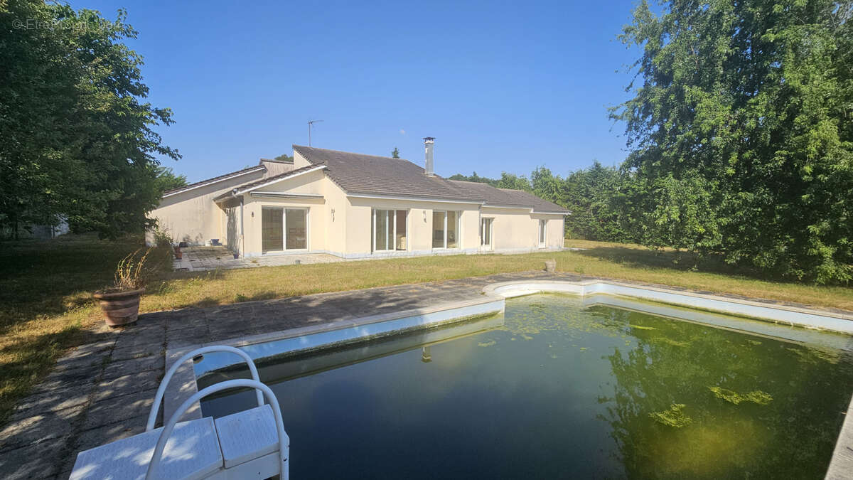 Maison à LE DORAT