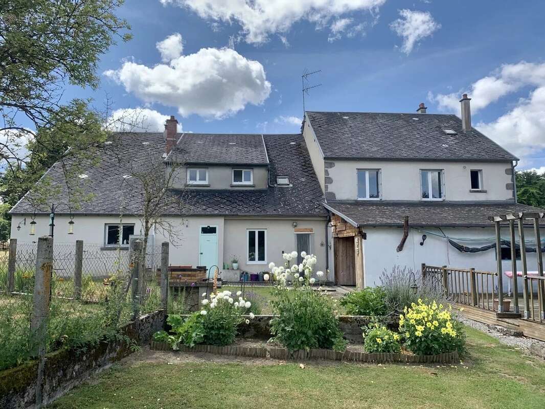 Maison à SAINT-YRIEIX-LES-BOIS