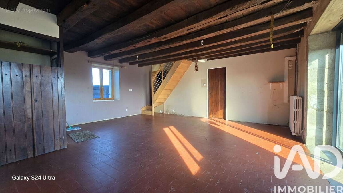 Maison 236 m² à Isle-Et-Bardais  - photo 8