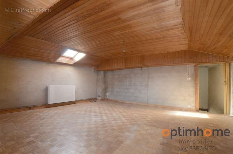  Maison en pierre à rénover avec terrain à bâtir – Nieuil (16)  - photo 12