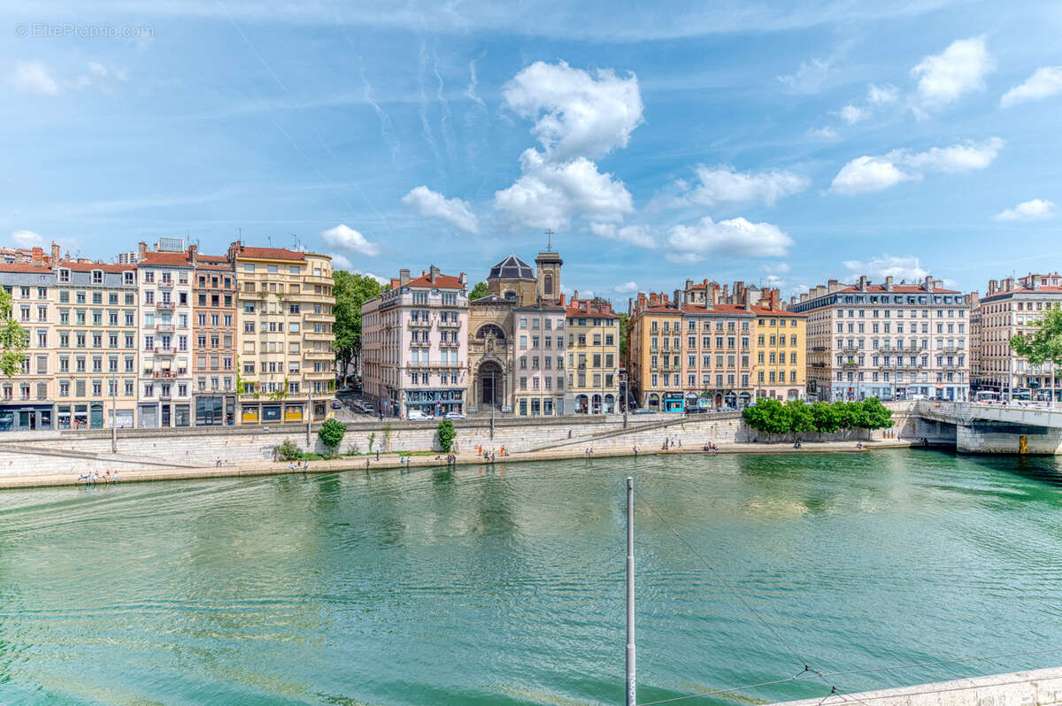 Lyon 05. Saint-Paul Quai de Bondy-en face des terreaux. Appartement avec vue sur la Saône dans - photo 9