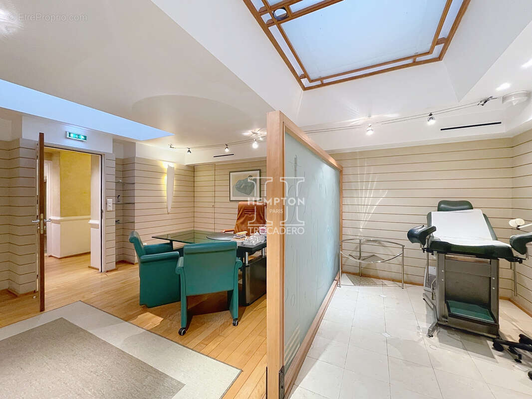 Commerce à PARIS-16E