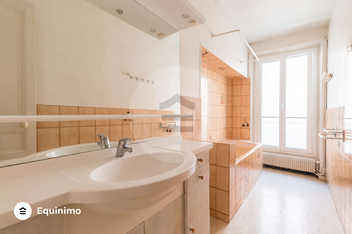 Appartement à PARIS-10E