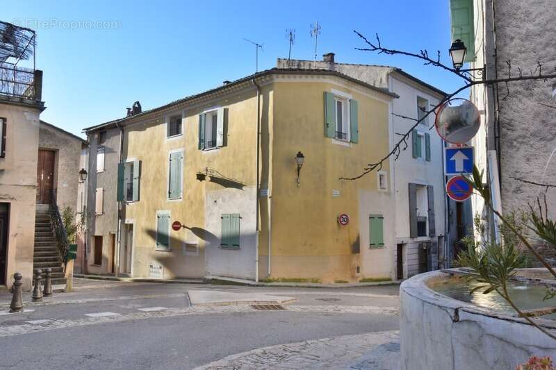 Appartement à PEYRUIS