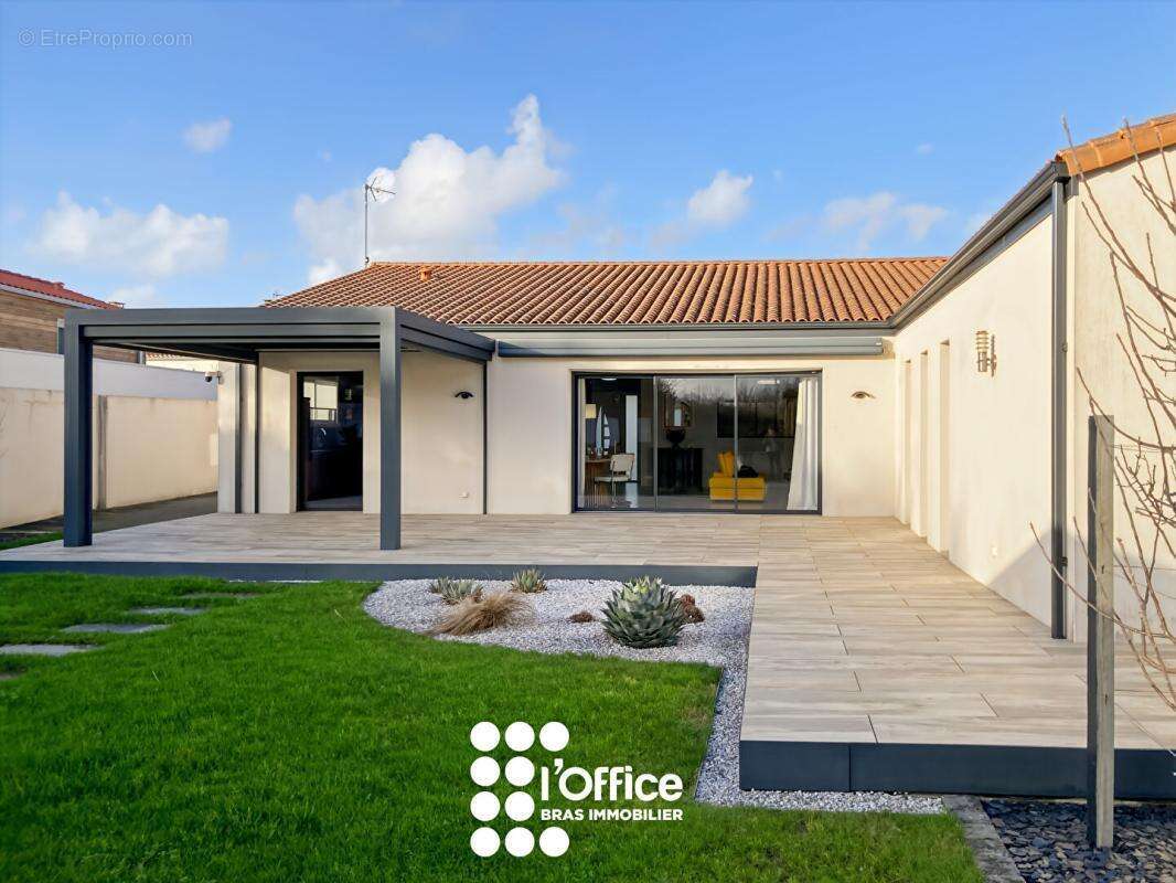 Maison d'architecte Les Sables D Olonne 6 pièce(s) 200 m2 - photo 2