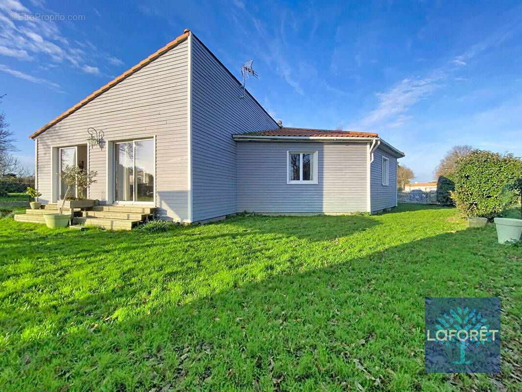 Maison à SAINT-CHRISTOPHE-DU-LIGNERON