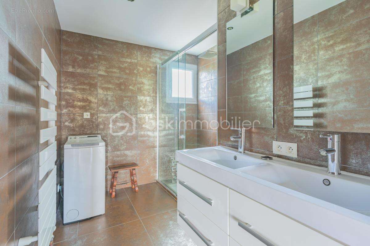 Appartement à POISY