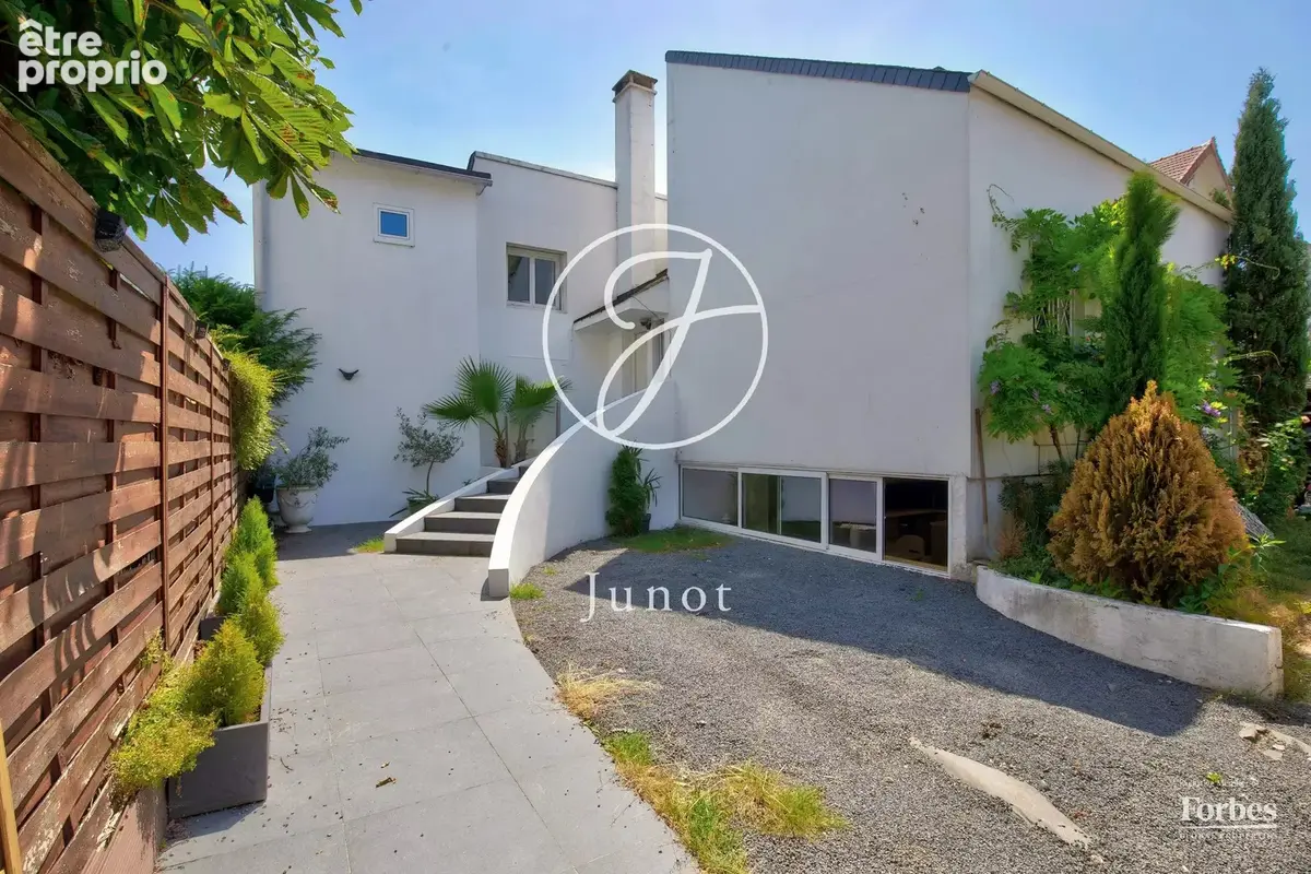 Saint-Cloud - PASTEUR - Maison de 275m² - 5 chambres - Terrain 416m² - photo 18